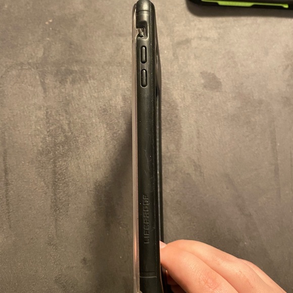iPhone 7+ life proof case - Picture 3 of 3